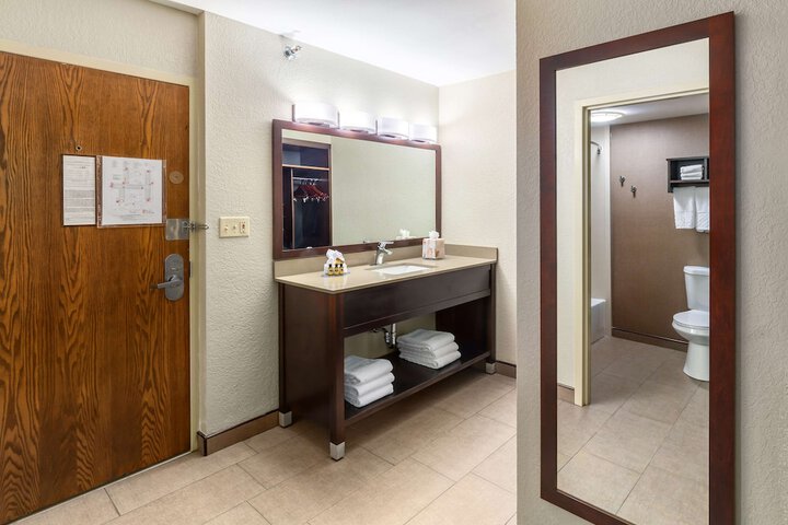 Room 32 of 73