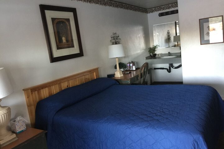 Rustic Inn Motel