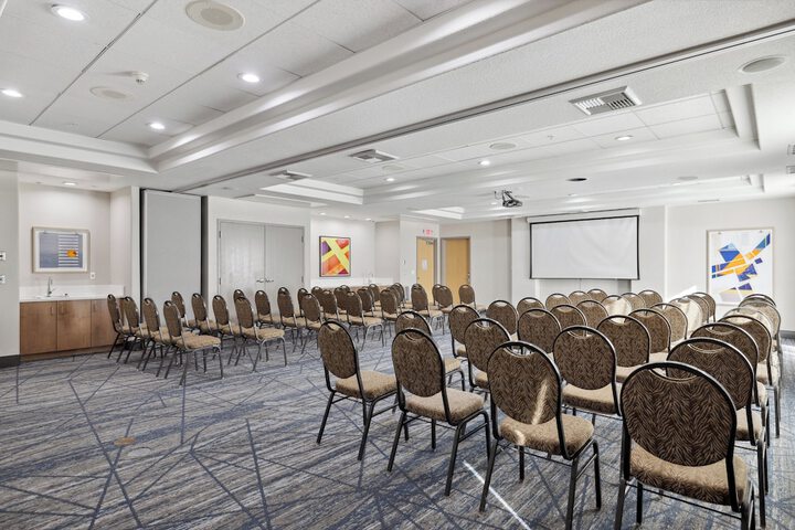 Holiday Inn Express Hotel & Suites Vacaville by IHG