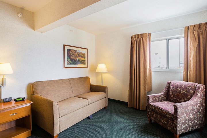 Room 25 of 38