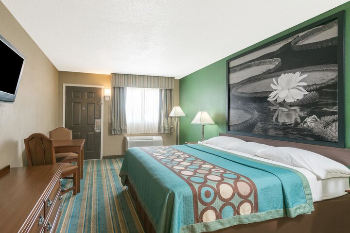 Room 7 of 14