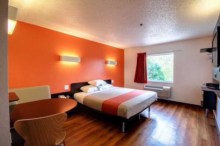Room 33 of 38