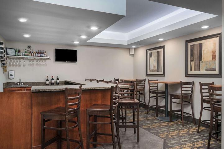 AmericInn by Wyndham Hartford SD
