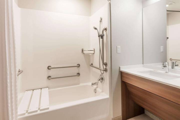 Microtel Inn & Suites by Wyndham Altoona