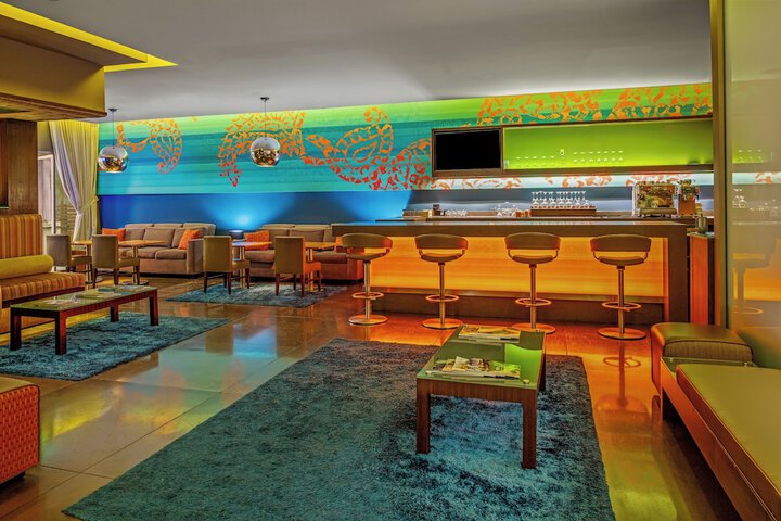 Lounge 65 of 71