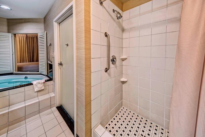 Room 10 of 26