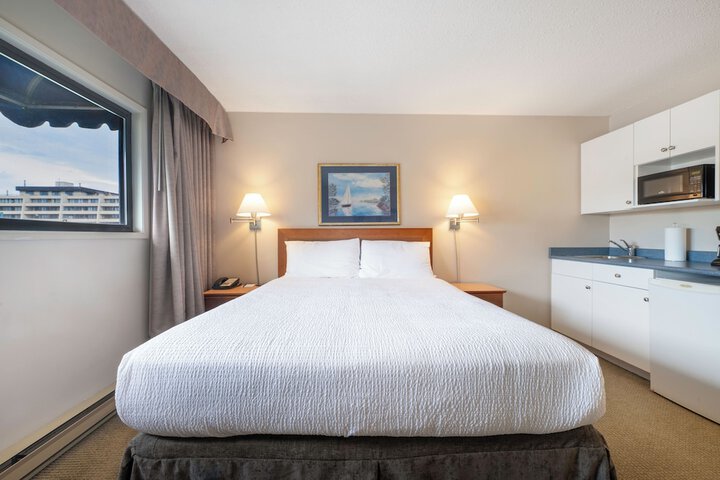 Sidney Waterfront Inn & Suites