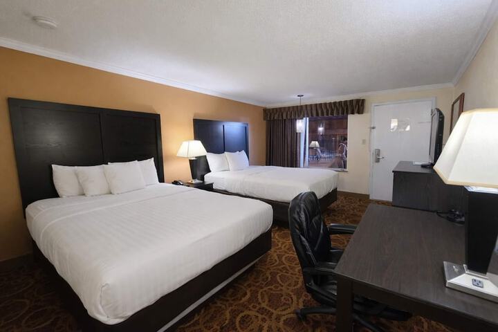 Sturgis Lodge & Suites Travelodge by Wyndham