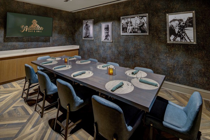 Dining 75 of 136