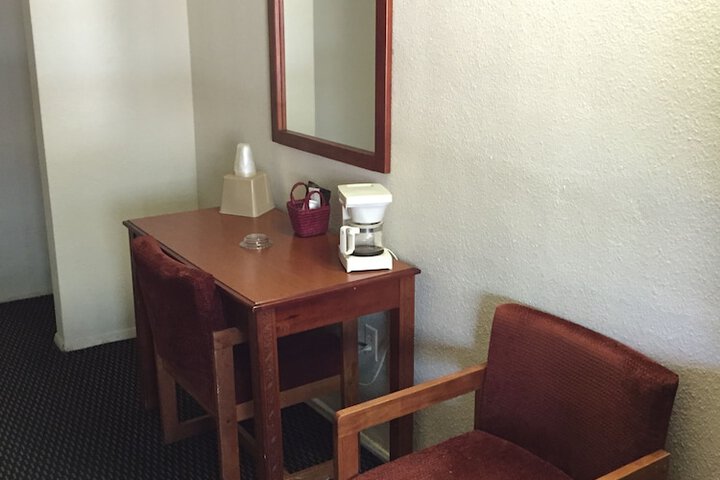 Room 7 of 11
