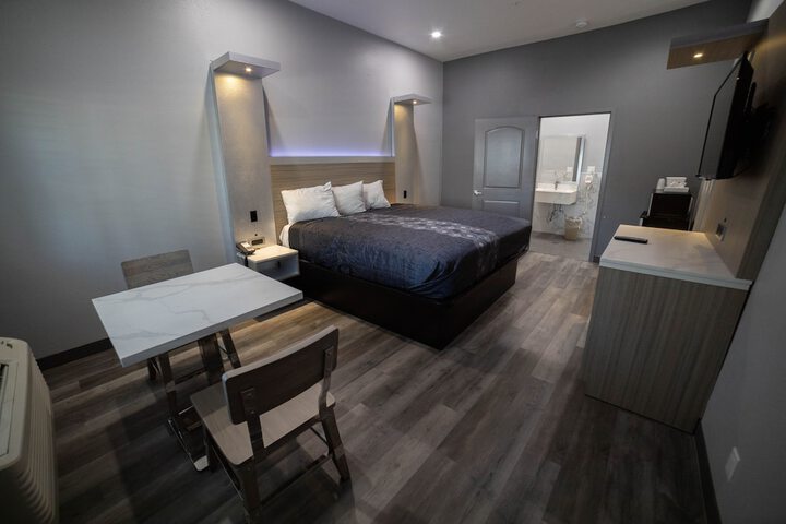 Room 9 of 73