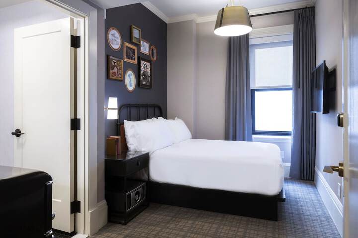 Room 28 of 60