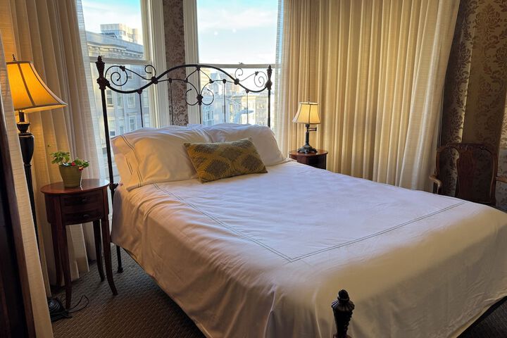 Room 22 of 48