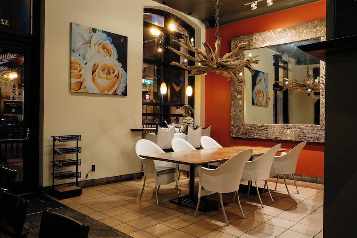 Dining 83 of 109