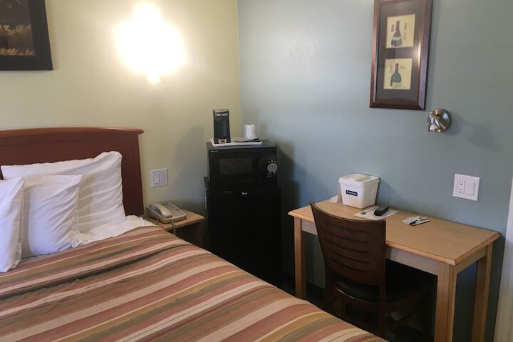 Travelodge by Wyndham Fairfield / Napa Valley