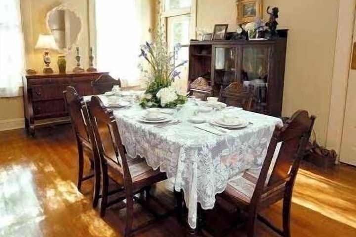 Stay Fairfield - Fairfield Place and Fairfield Manor Bed & Breakfast