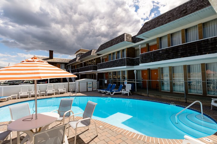 Pool 7 of 54