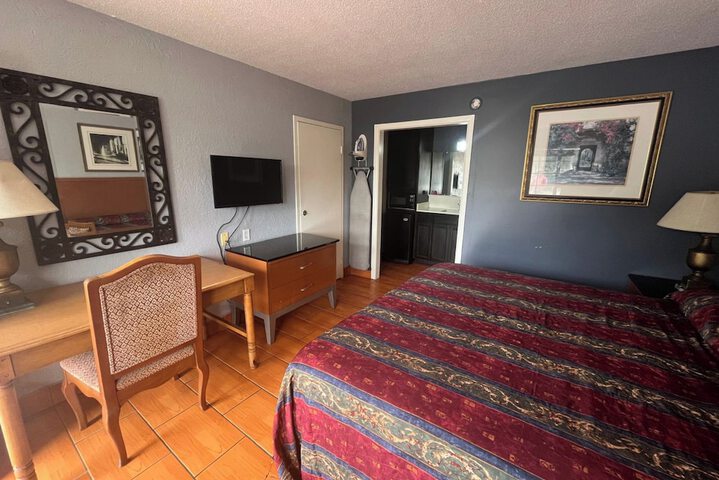 Room 28 of 40