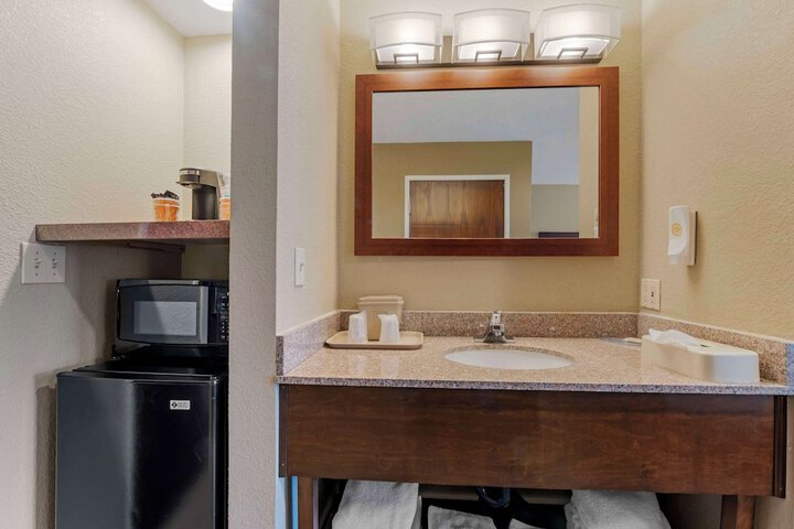 Comfort Inn Lathrop - Stockton Airport