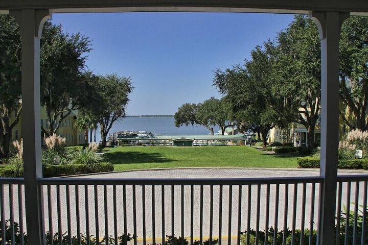 Lakeside Inn