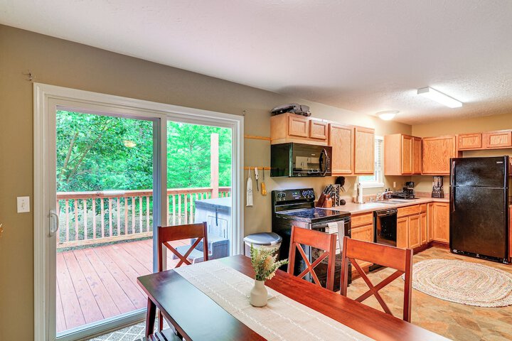 Campton Cottage w / Hot Tub Near Hiking + Climbing