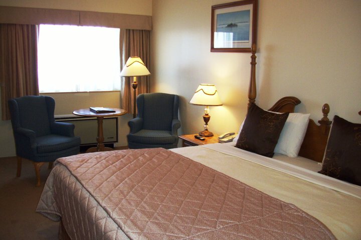 Room 28 of 65