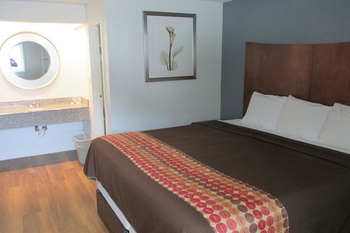 Room 6 of 15