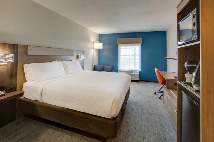Room 30 of 48