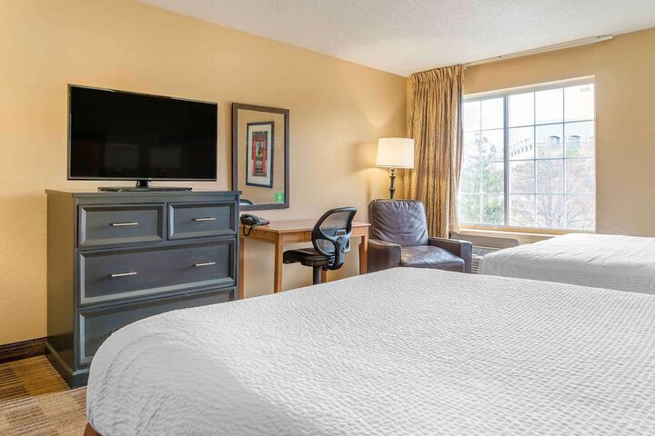 Room 6 of 28