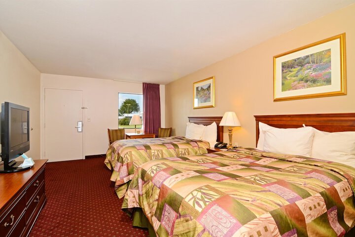Super 8 by Wyndham McGehee