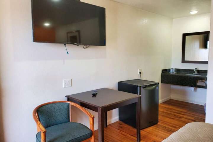 Room 13 of 16
