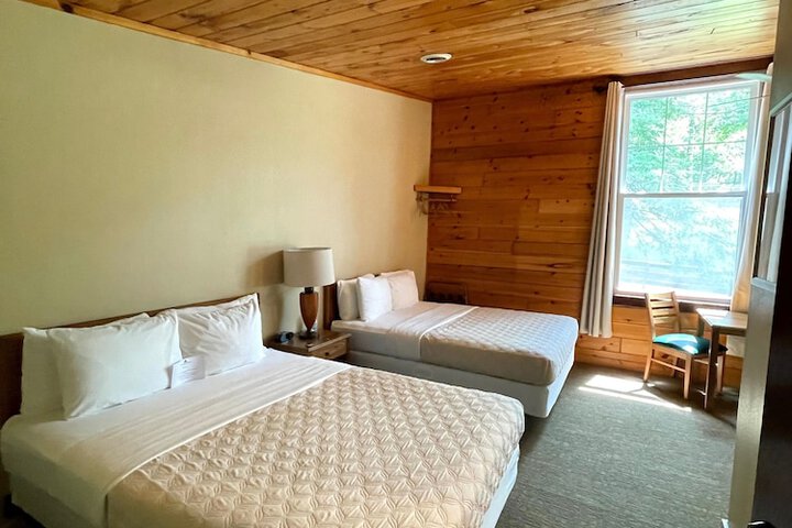 Hanging Horn Lakeside Resort