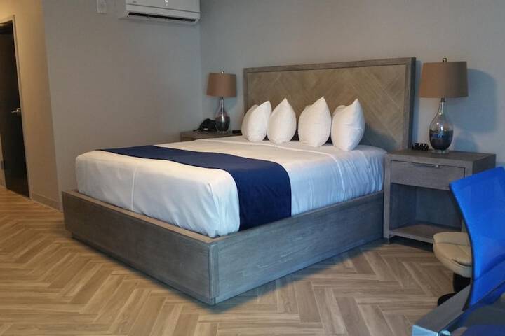 Room 6 of 53