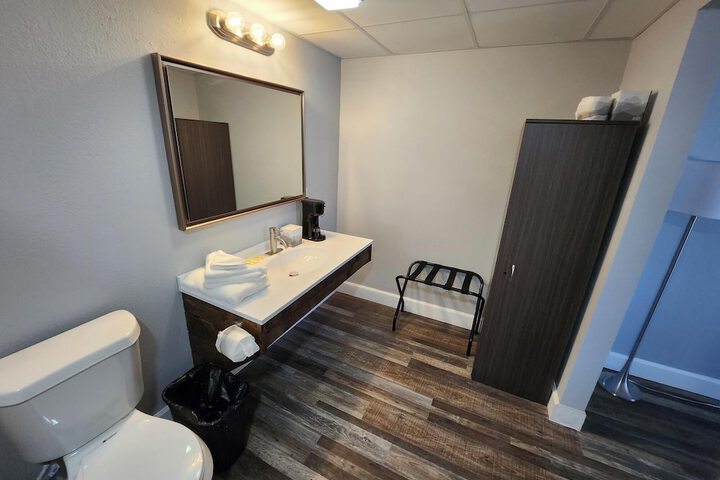Room 5 of 13