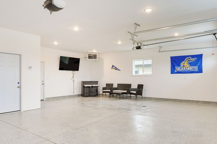 Family-friendly Brookings Home: 3 Mi to Downtown!