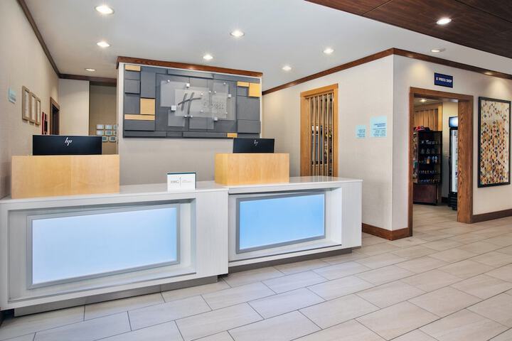 Holiday Inn Express & Suites Buffalo by IHG