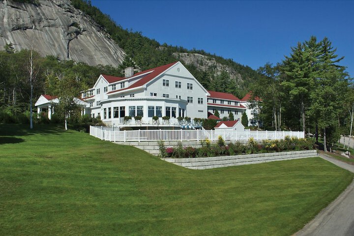 The White Mountain Hotel & Resort