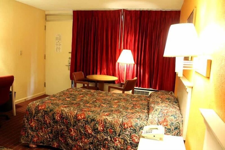 Travelers Inn
