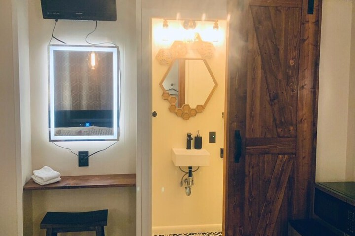 Room 66 of 100