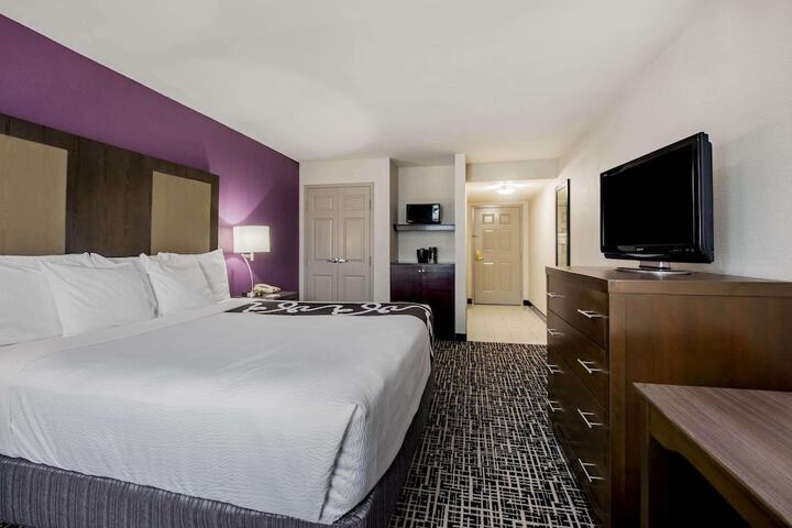 La Quinta Inn by Wyndham West Long Branch / NJ Shore Area