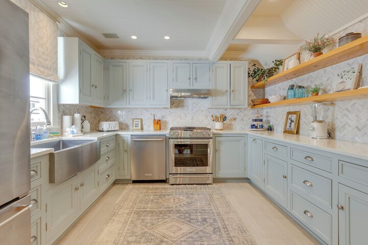 Luxe Fairhope Home w / Covered Patio: Walk to Bay
