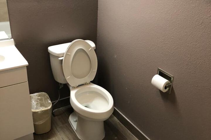 Room 28 of 40