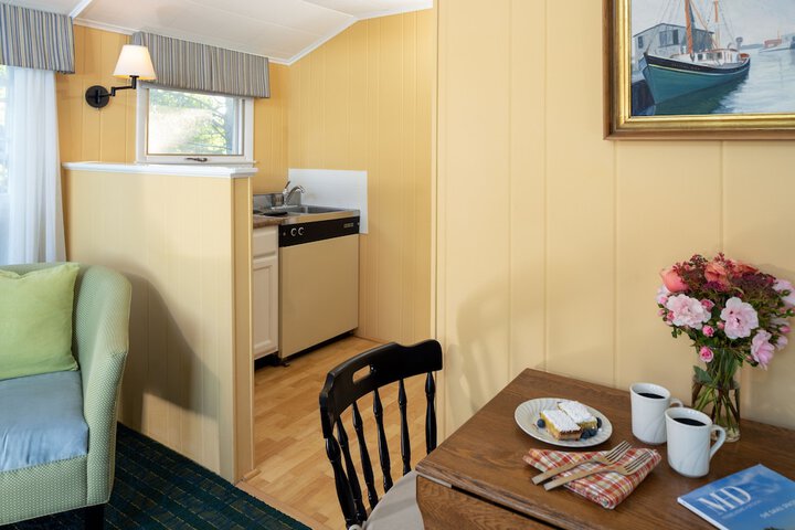 Dockside Guest Quarters & Restaurant