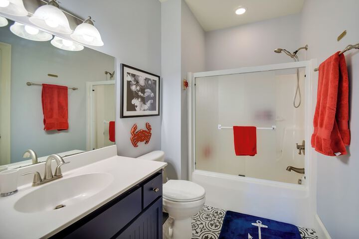Bayfront White Stone Escape w / Private Beach!