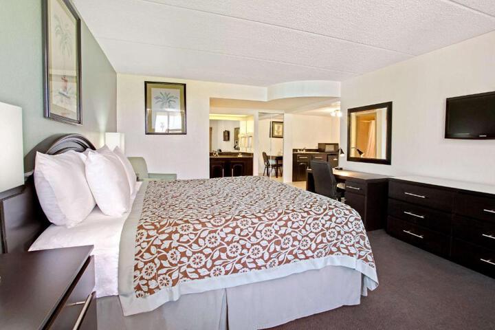 Days Inn by Wyndham Orlando Airport Florida Mall