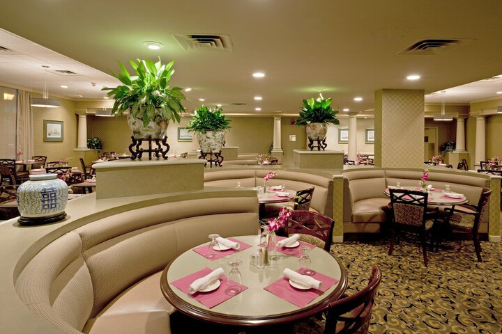 Dining 52 of 56