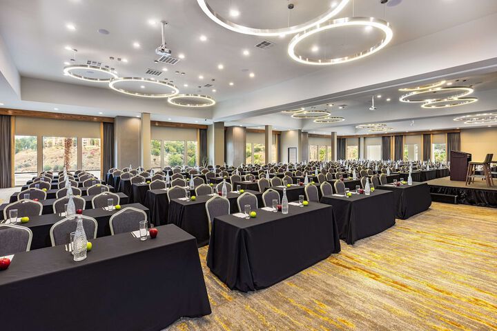 DoubleTree by Hilton Pomona