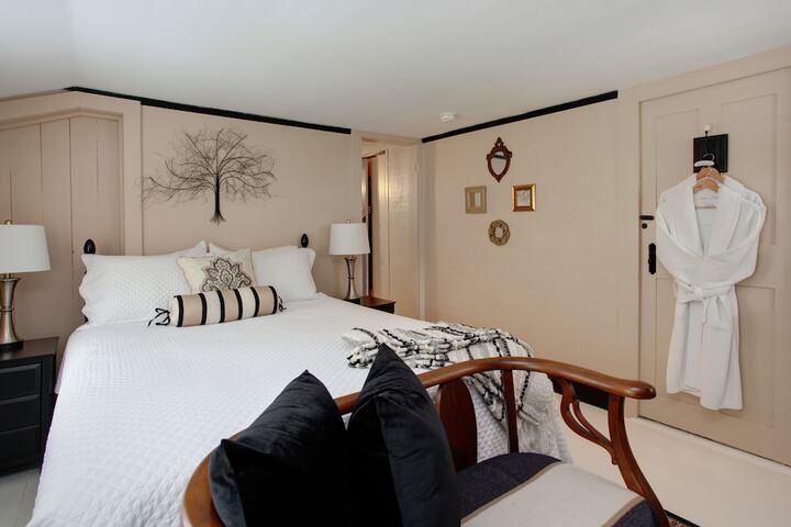 Room 27 of 61