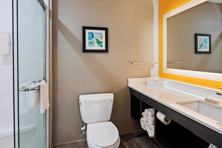 Holiday Inn Express & Suites Pasadena Houston Southeast by IHG