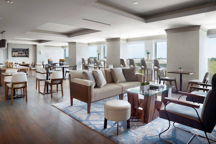 Lounge 62 of 74